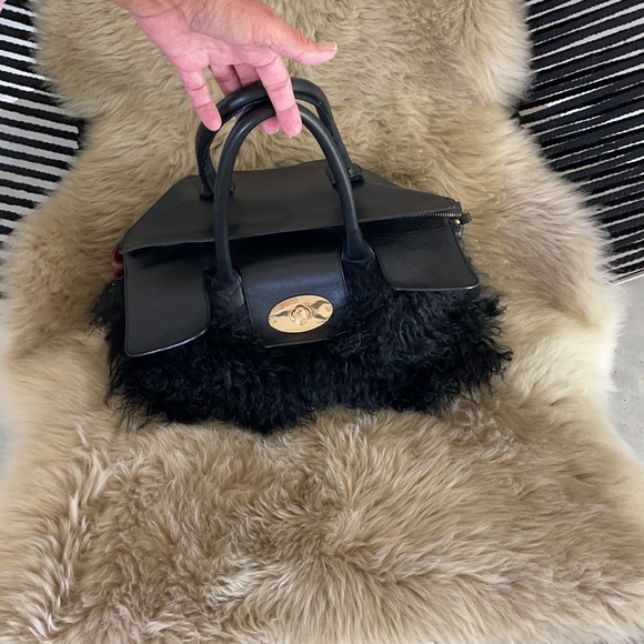 Beautifully soft leather curly sheepskin handbag - Picture 6 of 9